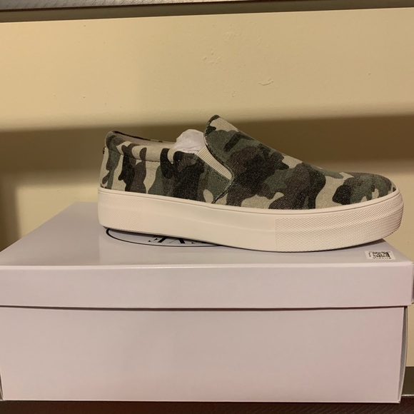 Steve Madden Gills C Sneaker in Green Camo - Picture 4 of 9
